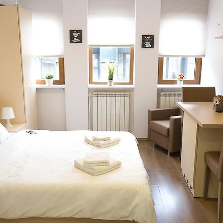Grand Central Accommodation - Smardan Бухарест Экстерьер фото